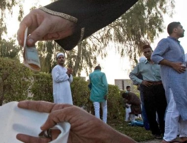 Οι ζητιάνοι στο Ντουμπάι βγάζουν 100 φορές περισσότερα λεφτά από τον μέσο Ελληνα μισθωτό των Μνημονίων! (βίντεο)